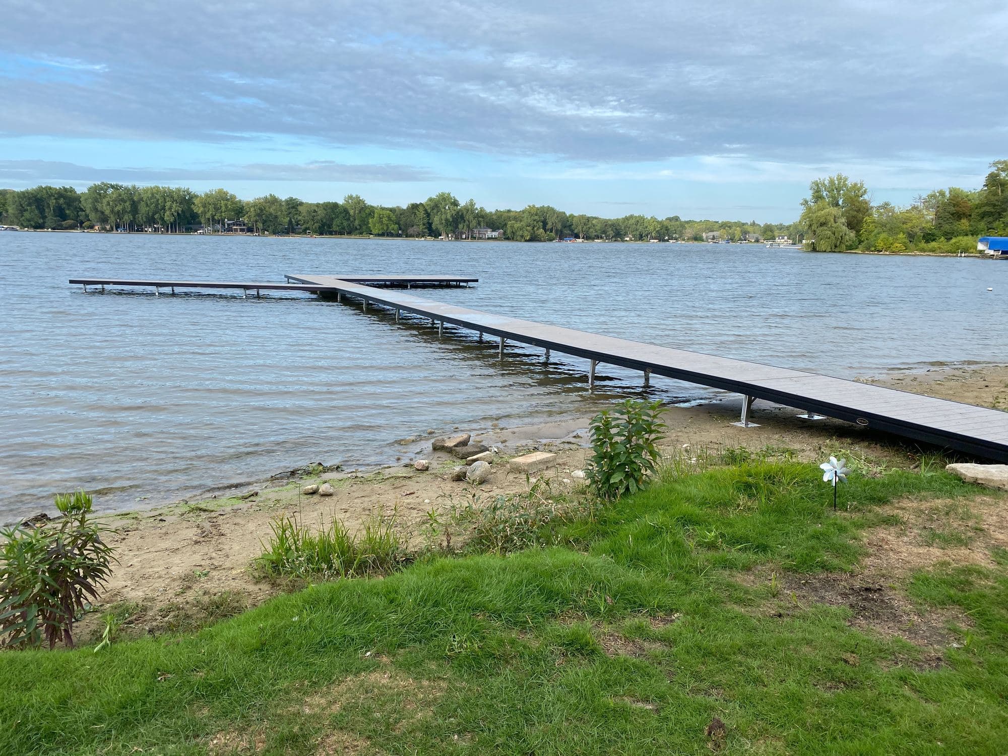 Long straight dock on Reeds Lake